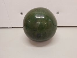 Grüne Kugel aus Keramik