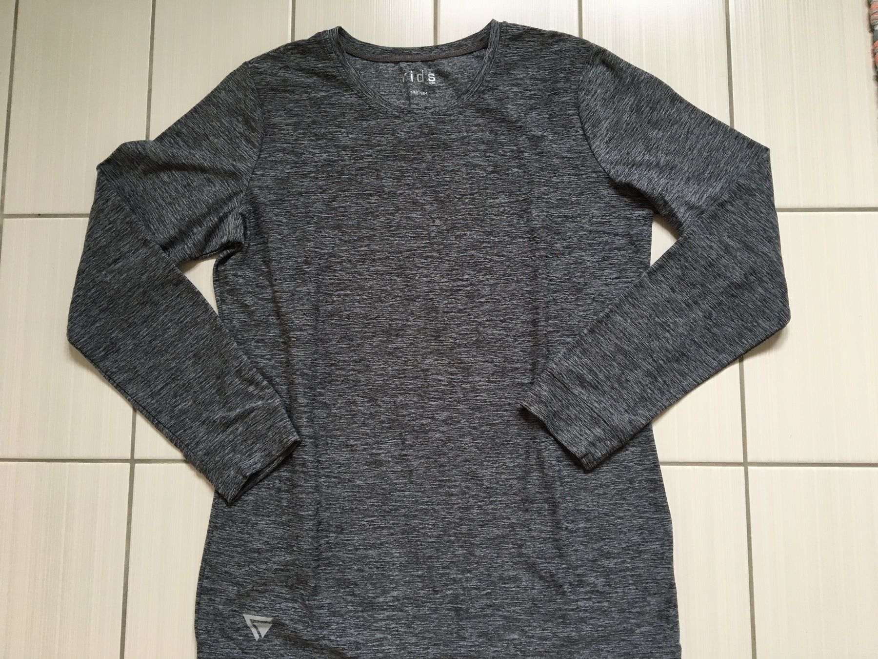 Pullover & Sweatshirts: Sport Shirt 158 – Gebraucht aus Arth von Vrecam51