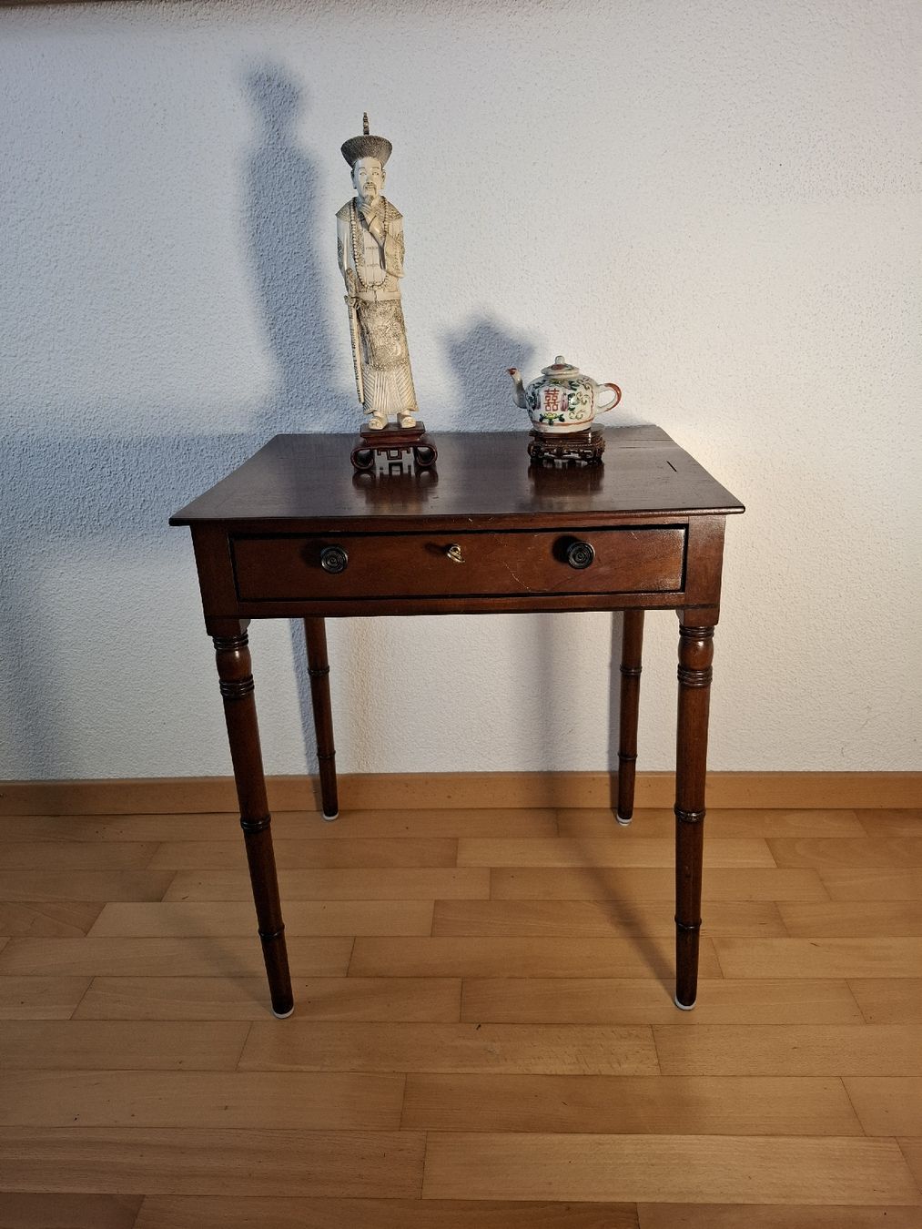 Tables: Beistelltisch Mahagonie – D'occasion à Zürich par arm_9ffr