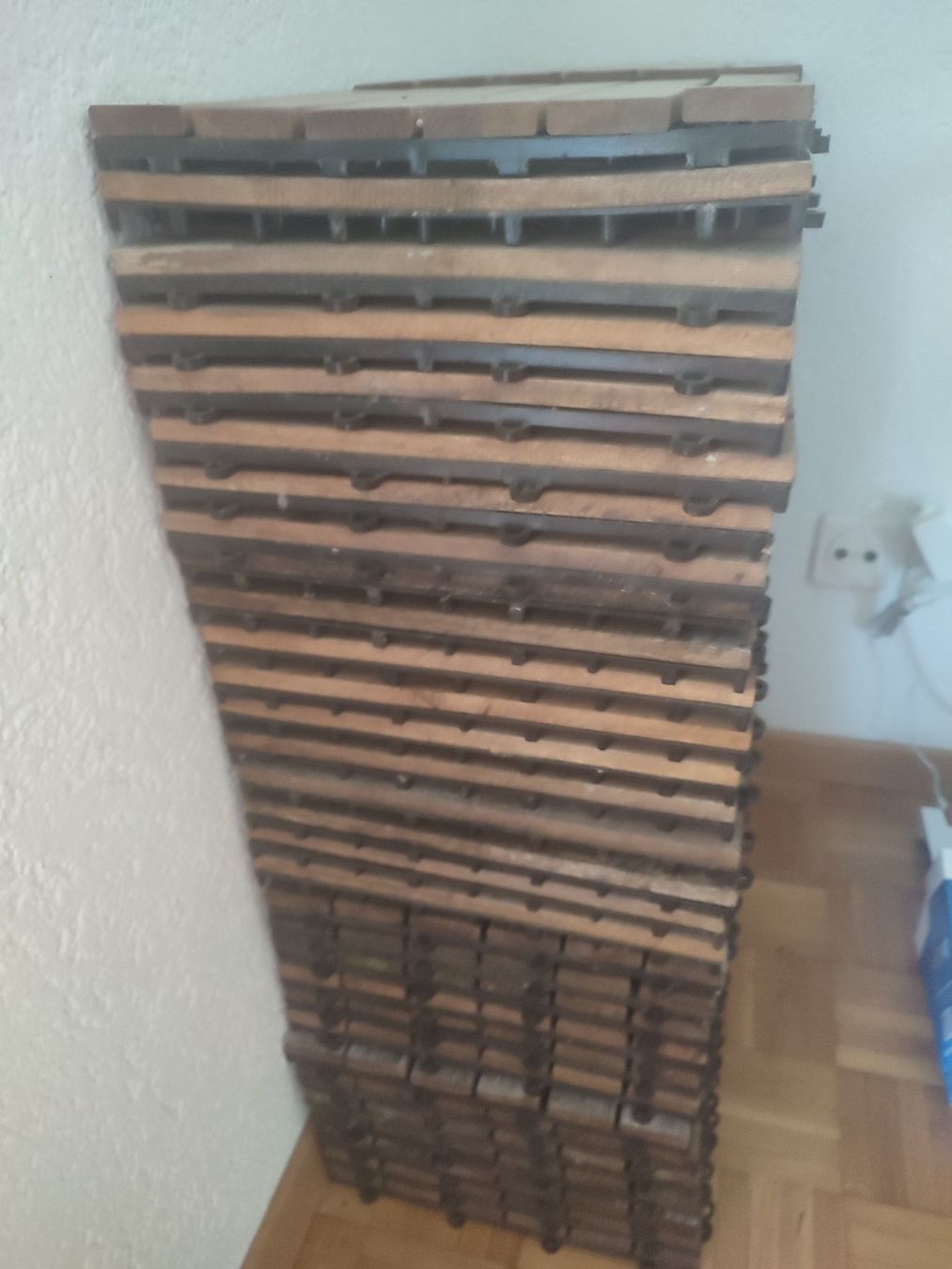 Rivestimenti per pavimenti: Klickfliessen Terrassenboden Platten Holz – Usato da Waltenschwil venduto da Bodensee84 2