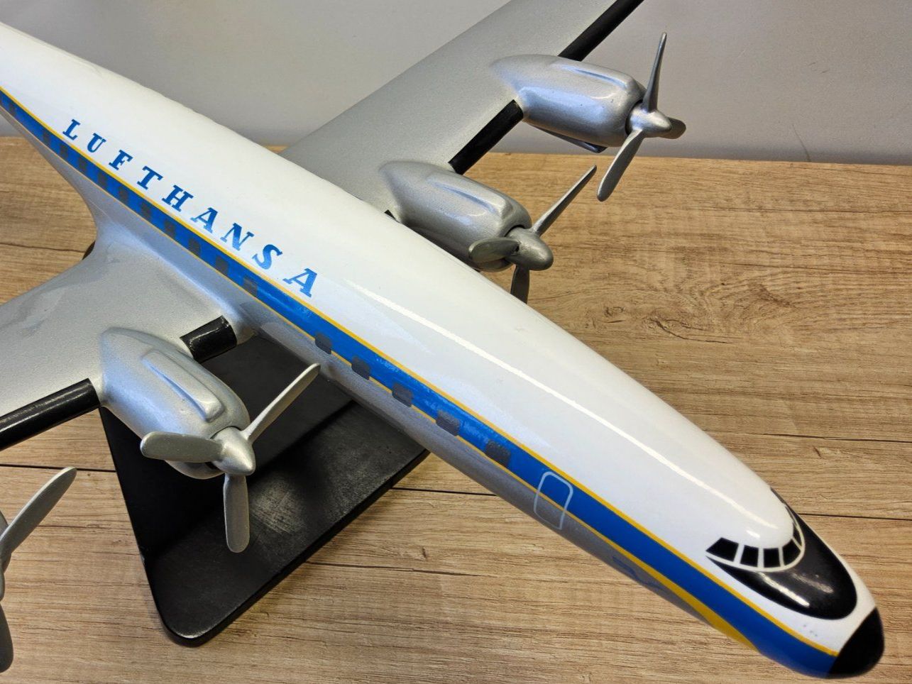 Lockheed Kit di modellismo & Modellini statici: Lufthansa __ Lockheed L-1049 Super Constellation _ 1:48 52cm – Usato da Uerikon venduto da Airport68 8