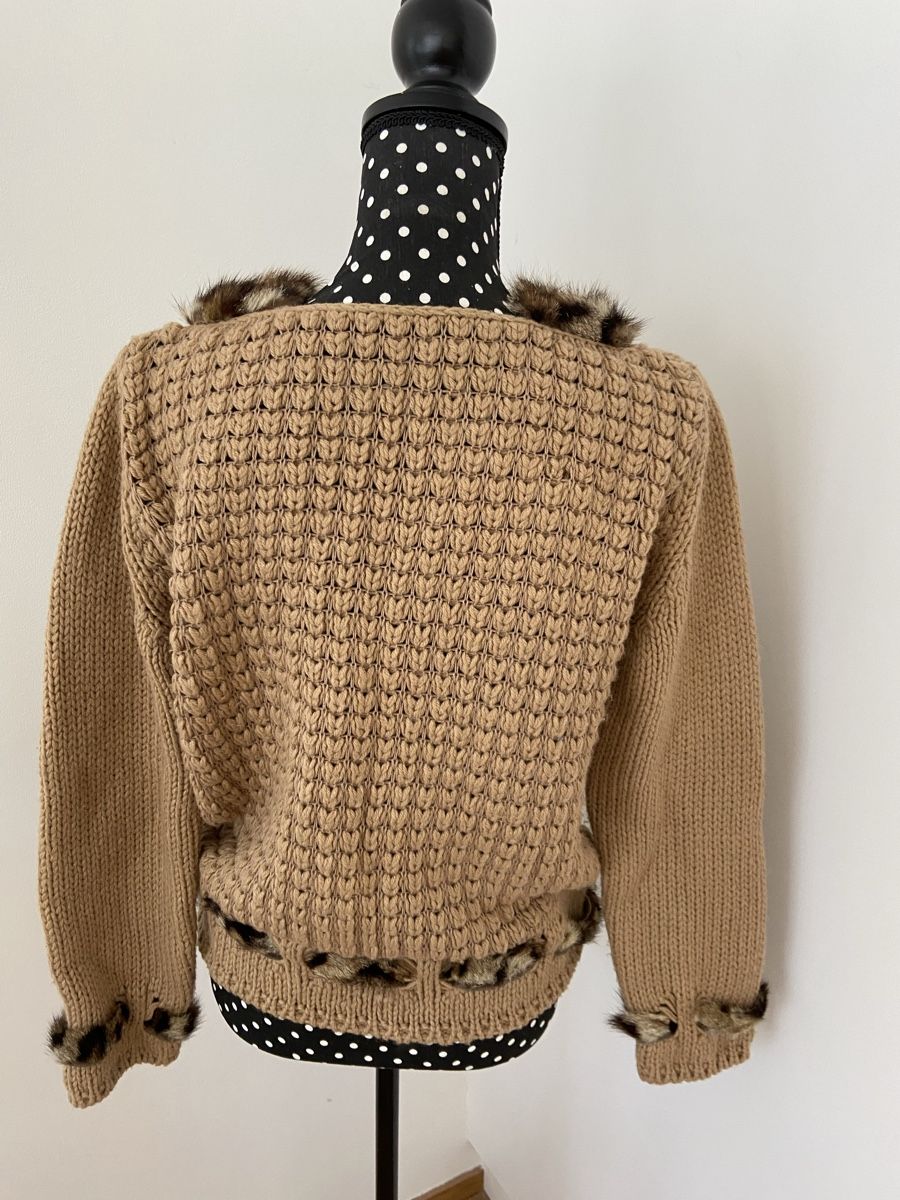 Pullover & Sweatshirts: Hellbrauner Strickpullover mit Echtpelz-Details 40/42 – Gebraucht aus Zürich von Eves.vintage.element 3