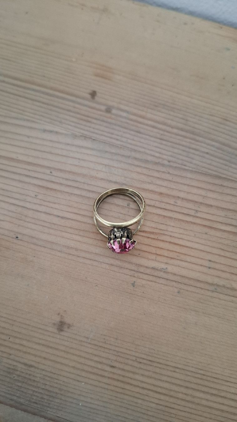 Anelli: Goldener Ring mit pinkem Schmuckstein – Usato da Buochs venduto da regenbogen7365 2