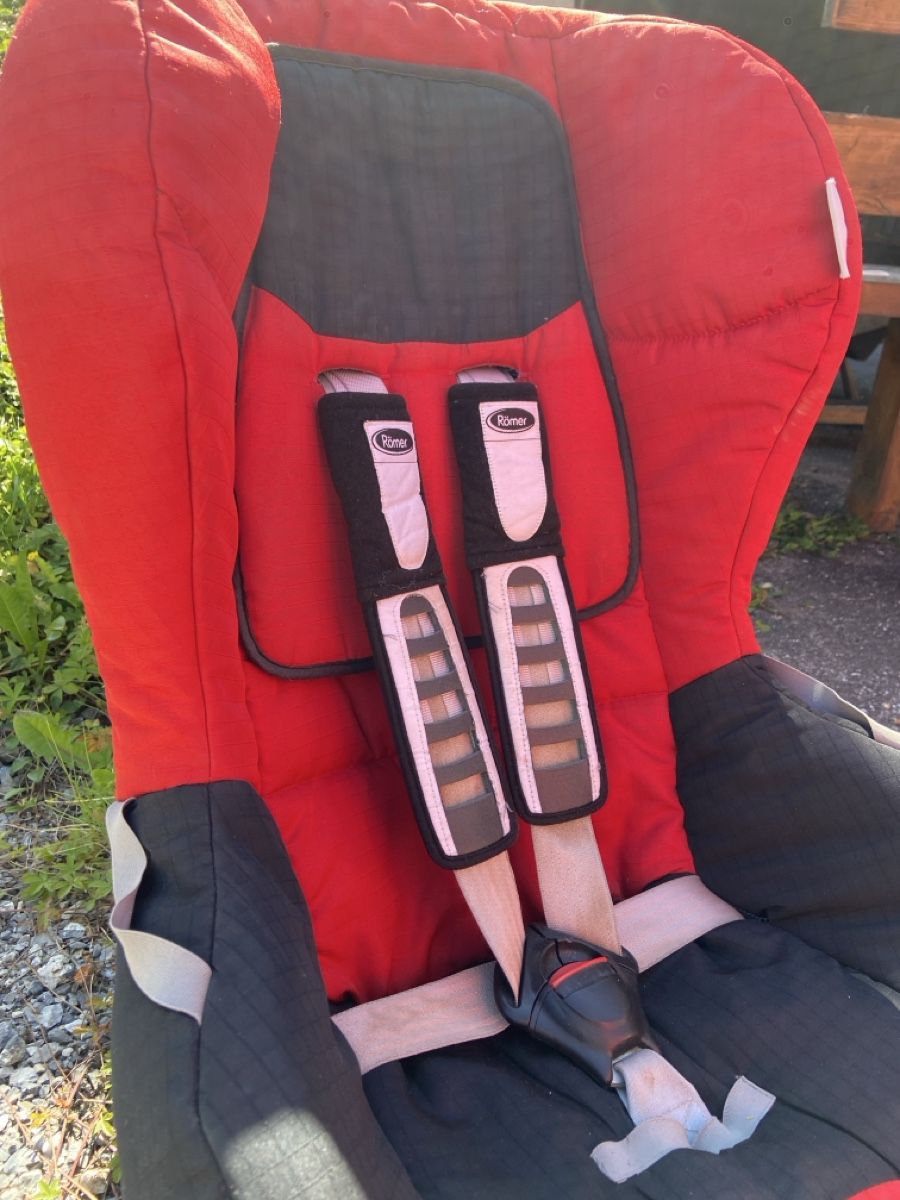Seggiolini per auto: Römer King TS Kindersitz 9-18kg rot – Usato da Mols venduto da Dero21 1