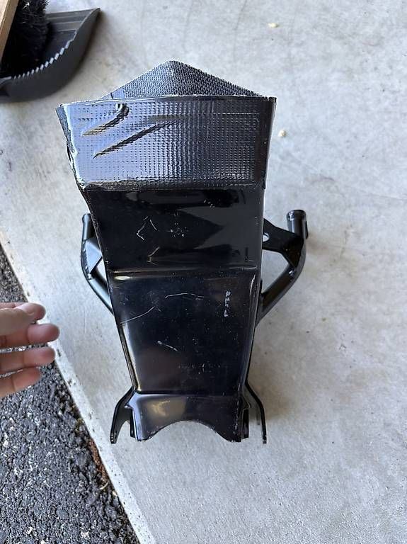 Yamaha Tutti i ricambio per moto: Yamaha R1 2015- Frontmaskem träger – Usato da Neuheim venduto da Chaeppi16 1