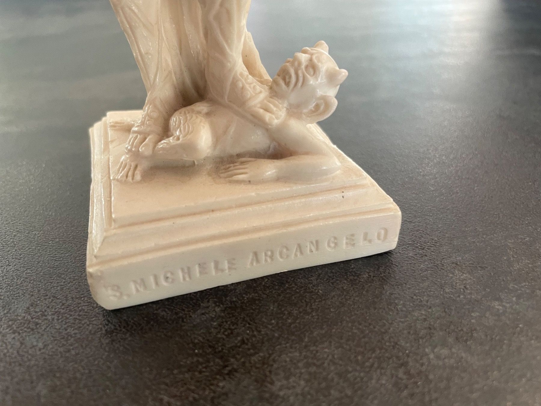Statuette: Statuette San Michele Arcangelo en Résine – Usato da Vallamand venduto da Bricbracbroc82 7