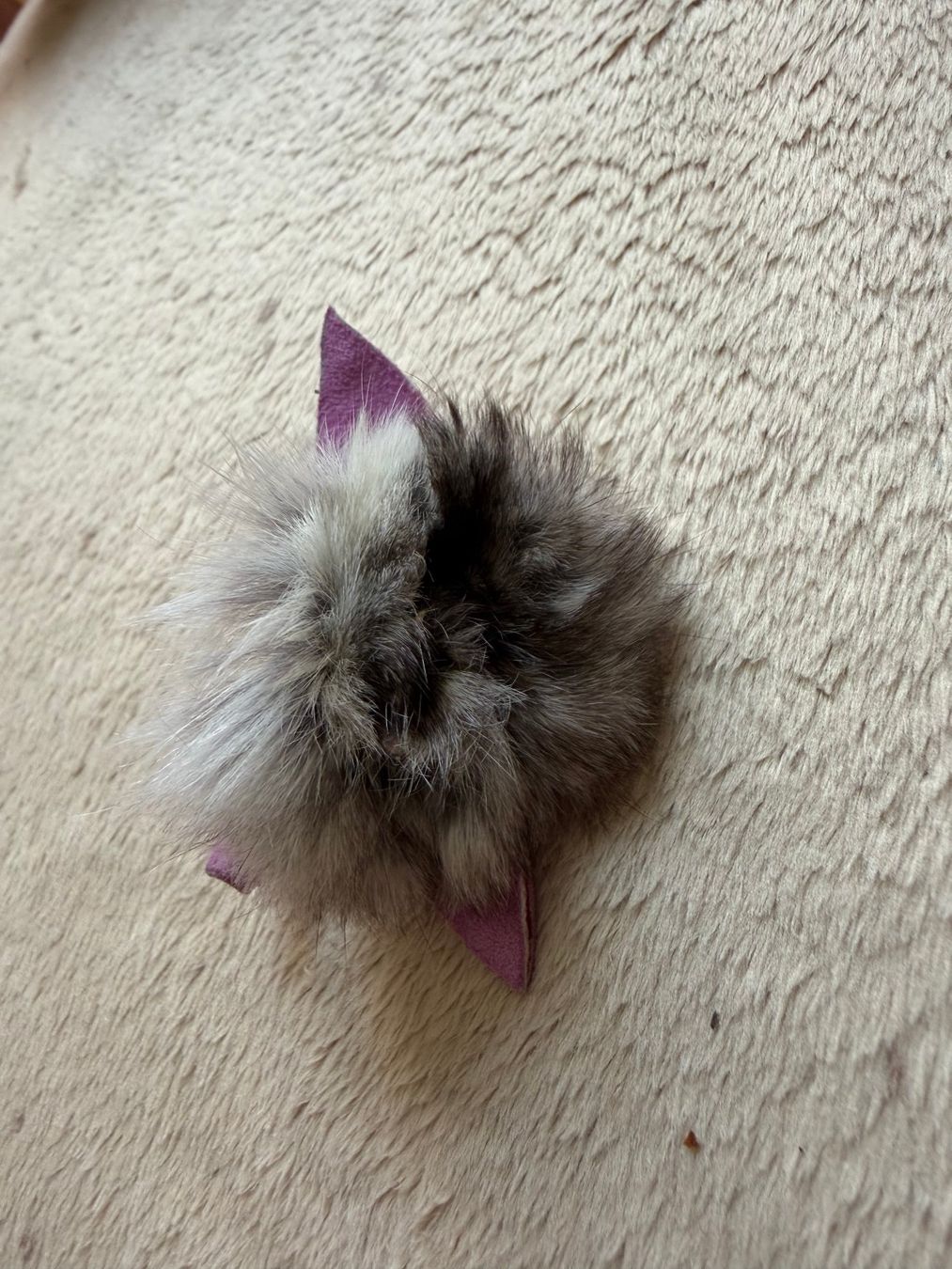 Spille & Fermagli: Anstecknadel Brosche echte Lederblume, Echt Chinchilla 7cm – Usato da Kastanienbaum venduto da Muenchnerkindl1 2