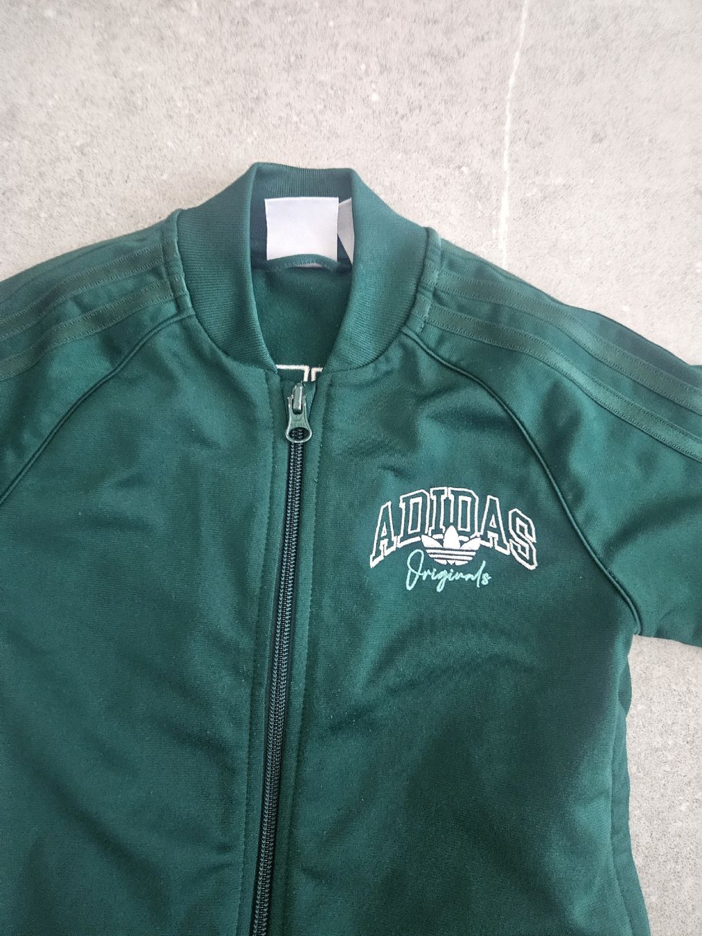 Adidas Completi: Adidas Trainingsanzug grün, Grösse 116 – Usato da Zwingen venduto da kajamido1 1