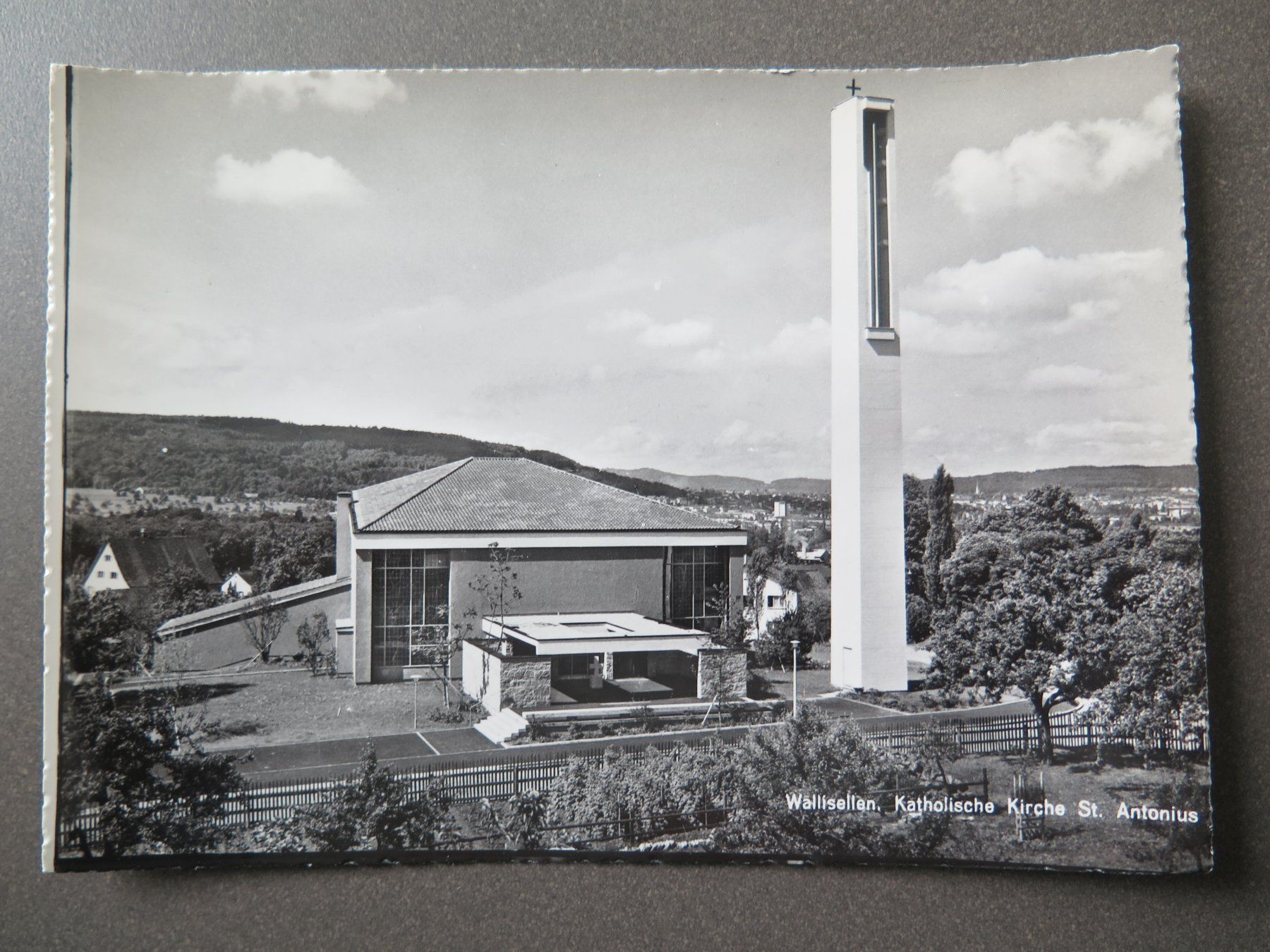 Cartoline postali: WALLISELLEN - KATHOLISCHE KIRCHE ST. ANTONIUS – Usato da Wittenbach venduto da lipasal