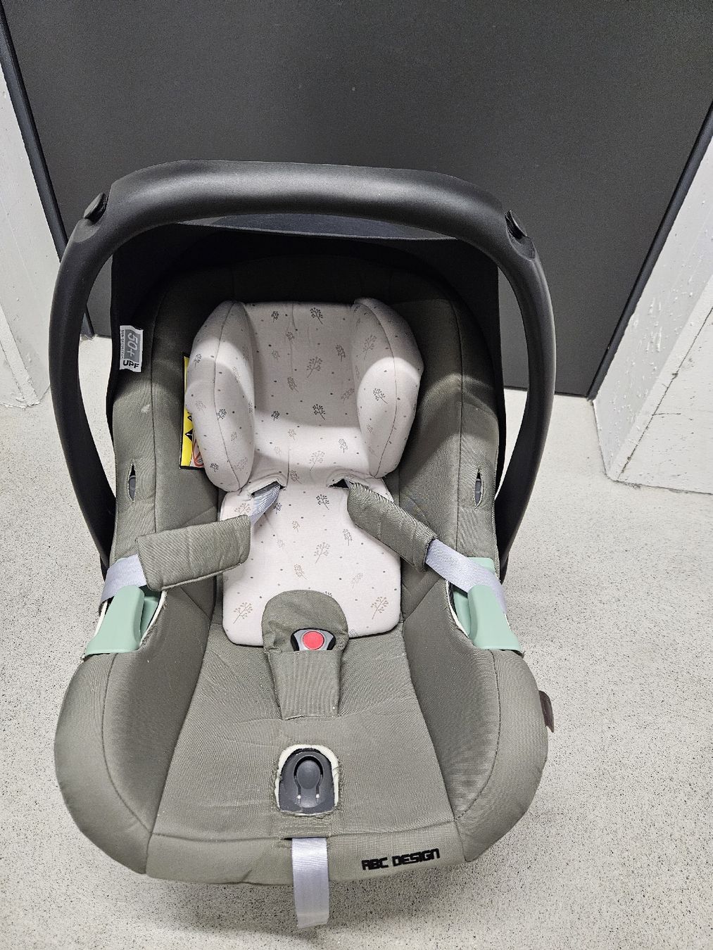 ABC Design Seggiolini per auto: Babyschale ABC Tulip i-Size  – Usato da Zürich venduto da ska_qj7j
