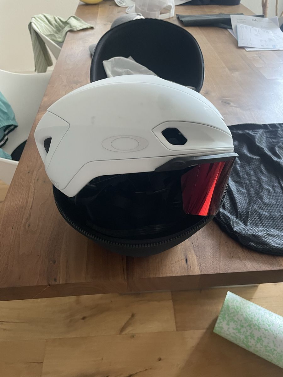 Oakley Casques: Oakley Aro7 Velohelm – D'occasion à Gossau ZH par Oliver.12