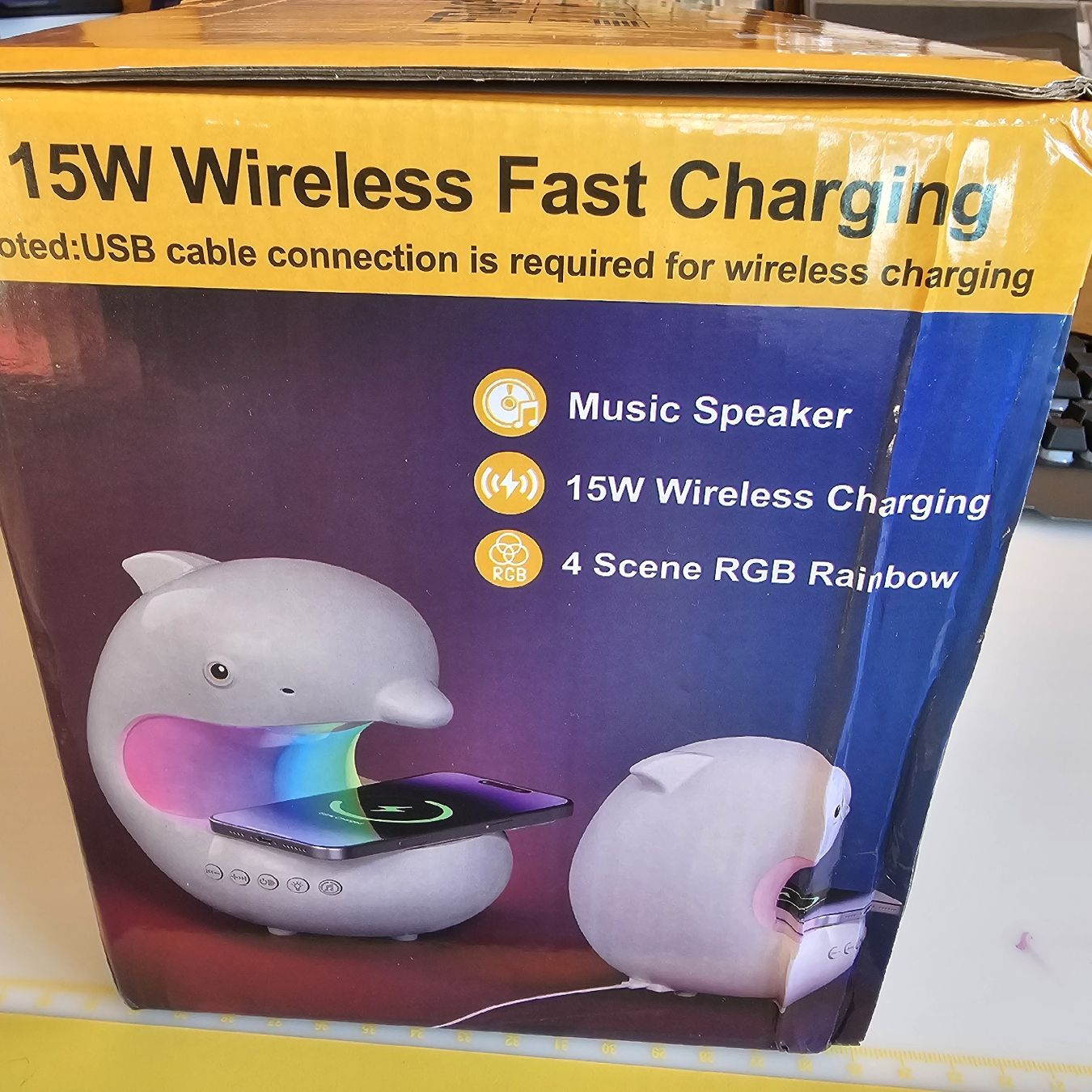 Lampes: WIRELESS CHARGING RGB MUSIC LIGHT IN WEISS – Neuf avec emballage d'origine à Dintikon par bonita099
