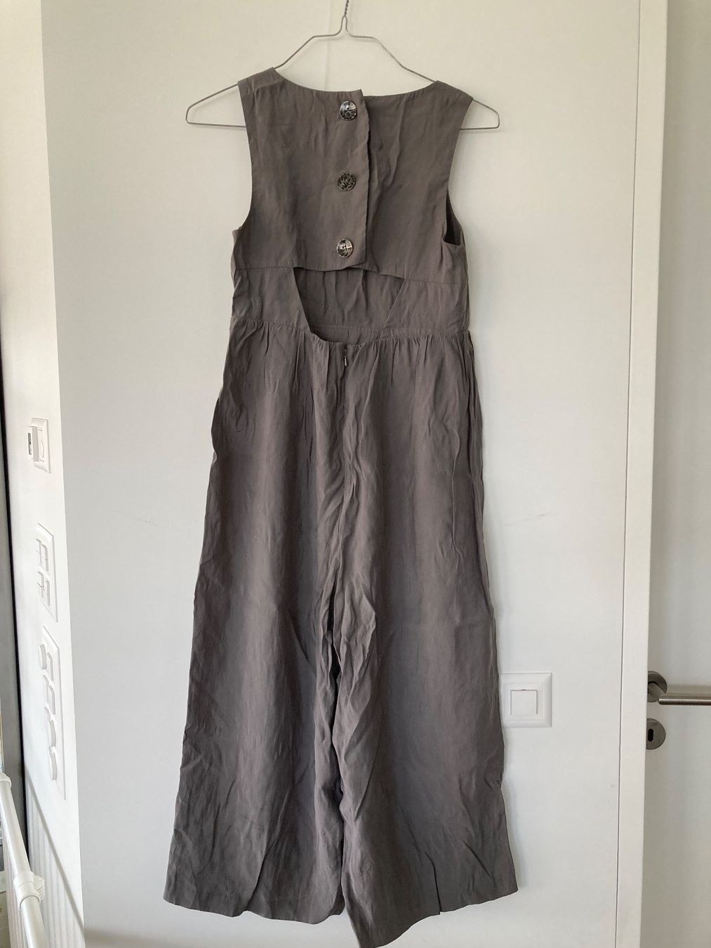 Asos Tute: Asos Umstands-Jumpsuit Gr 36/S grau – Usato da Stäfa venduto da elog