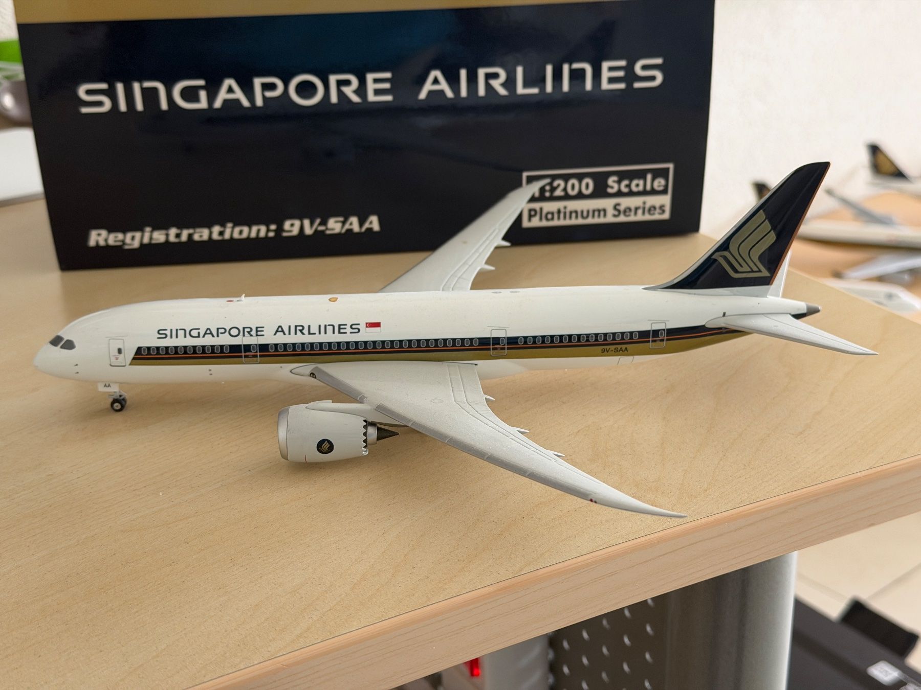 Boeing Kit di modellismo & Modellini statici: Boeing B787 Singapore Airlines 1:200 – Nuovo e nell'imballaggio originale da Dietlikon venduto da Megatop0 2