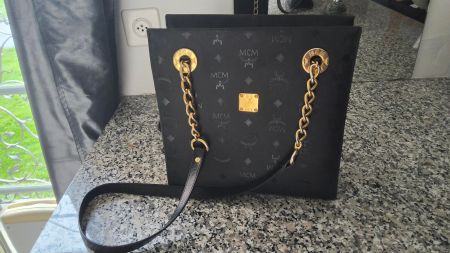 wunderschöne MCM Tasche mit langen Henkeln