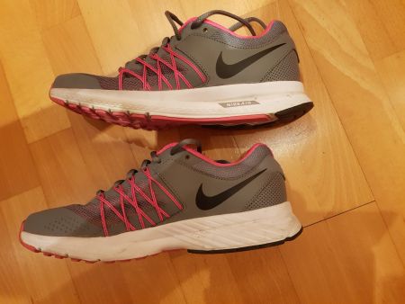 Nike Air in grau mit pink in Gr. 38.5