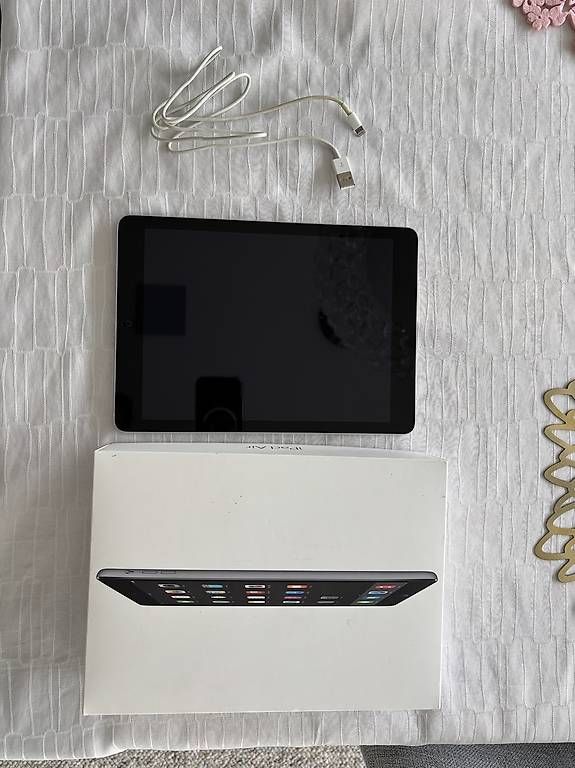 Tablet PC: iPad Air 2014 – Usato da Lyss venduto da smar9452 2