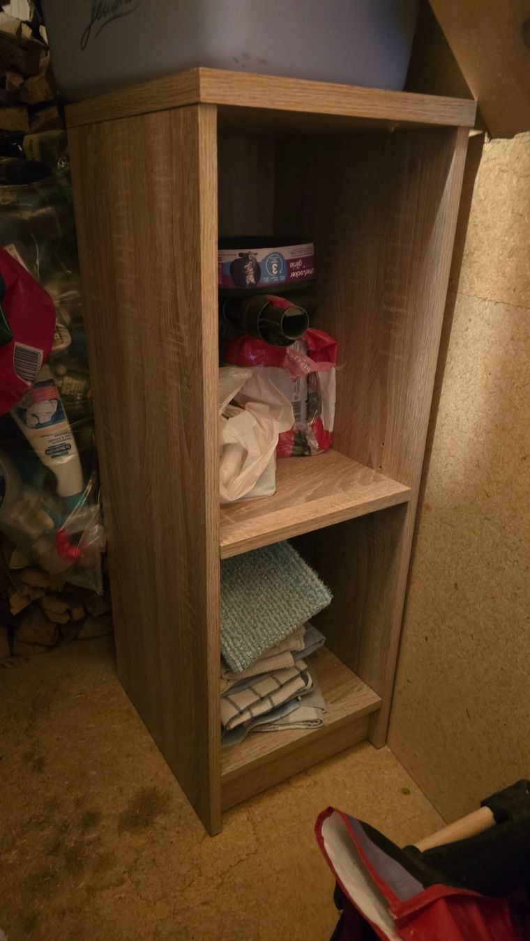 Étagères: Vorratsmöbel / Bücherregal – D'occasion à Schübelbach par Samantha8R