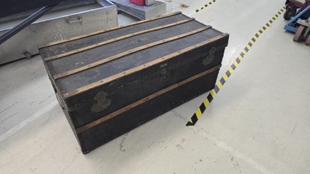 Antiker Reisekoffer Holz schwarz gebrauchter Zustand