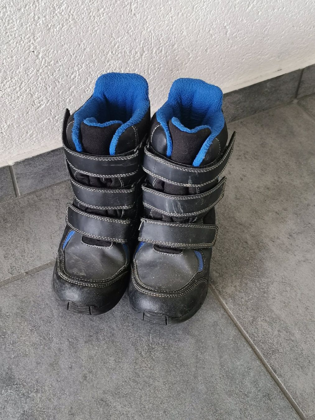 Scarpe da uomo: Warme Kinderschuhe Gr. 35 – Usato da Herzogenbuchsee venduto da knisteri