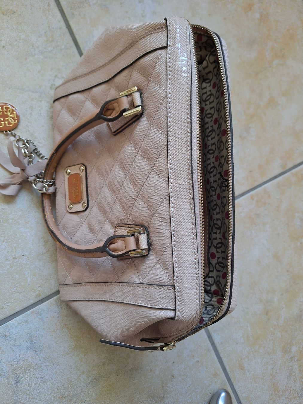 Guess Borse da donna: Guess Tasche , puderrosa – Usato da Rheinfelden venduto da Cleopatra2000 1