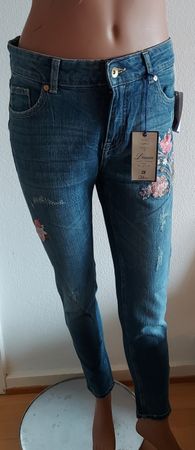 Neue Clockhouse Jeans, Girlfriend fit, Gr. 36