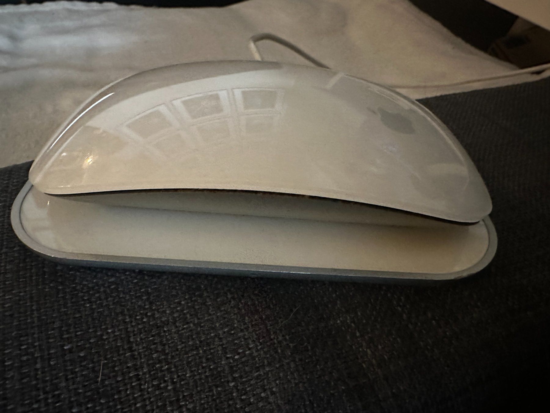 Apple Maus: Apple Magic Mouse + Wireless charger – Gebraucht aus Bellevue von  2
