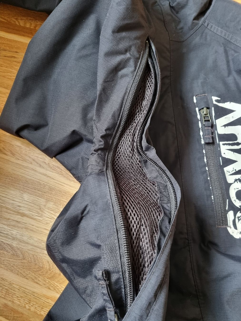 Burton Jacken: Analog Snowboardjacke – Gebraucht aus Liebefeld von Nobody7 4