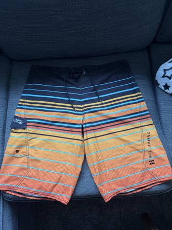 Neuwertige Billabong Platinum Boardshorts Grösse 34
