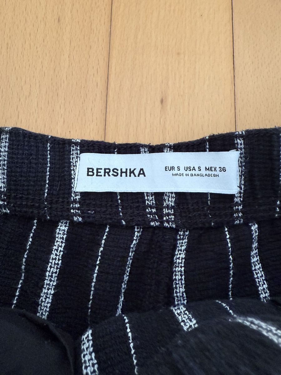 Bershka Hosen: Kurze Hose – Gebraucht aus Hünenberg See von sst_bf9y 2