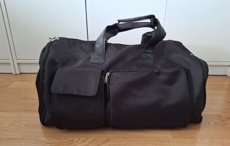 Reisetasche schwarz mit Kleidersackfunktion 