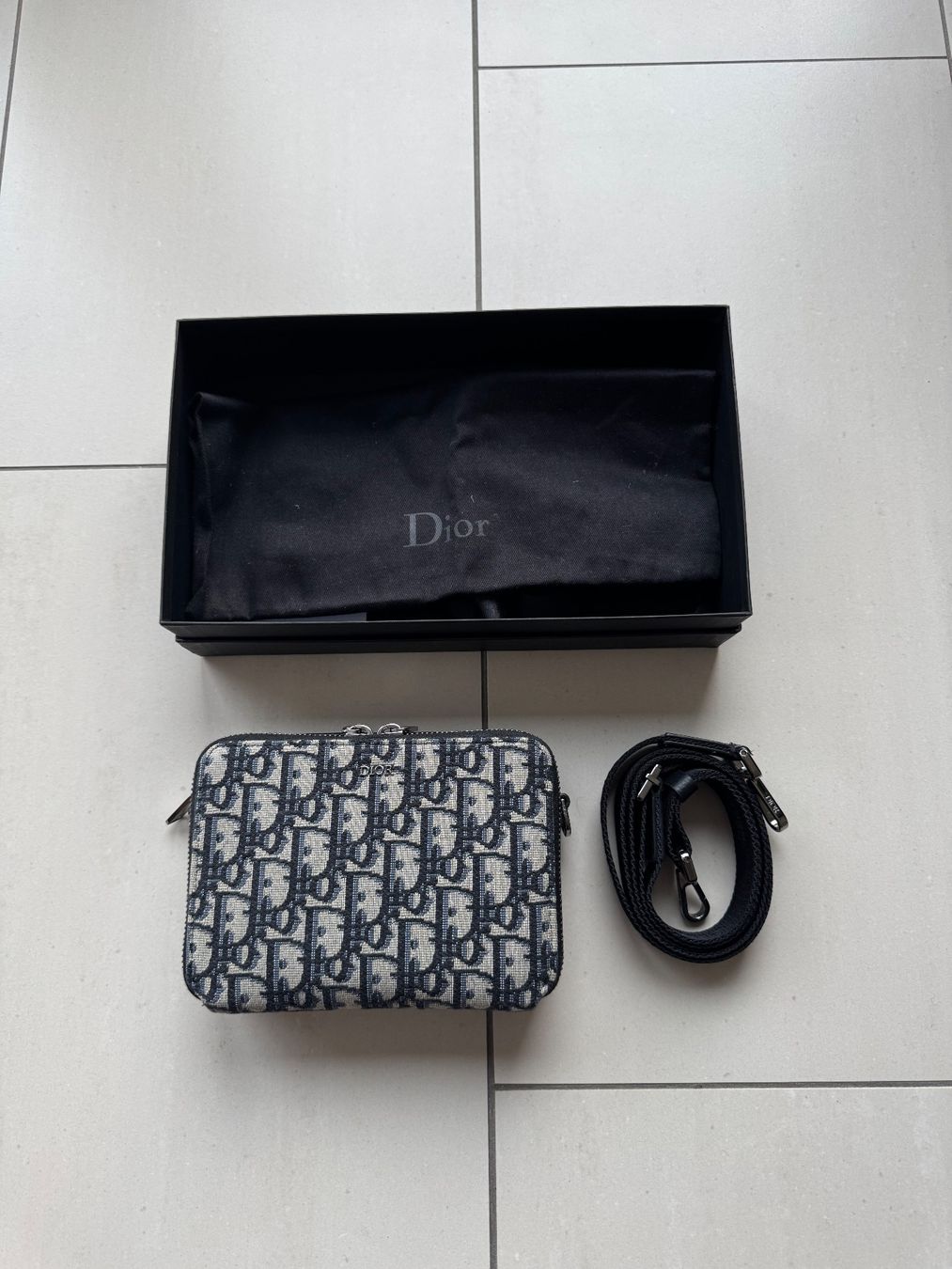 Dior Borse: Dior Pouch with Strap in Dior Oblique Jacquard – Usato da Dübendorf venduto da cendre