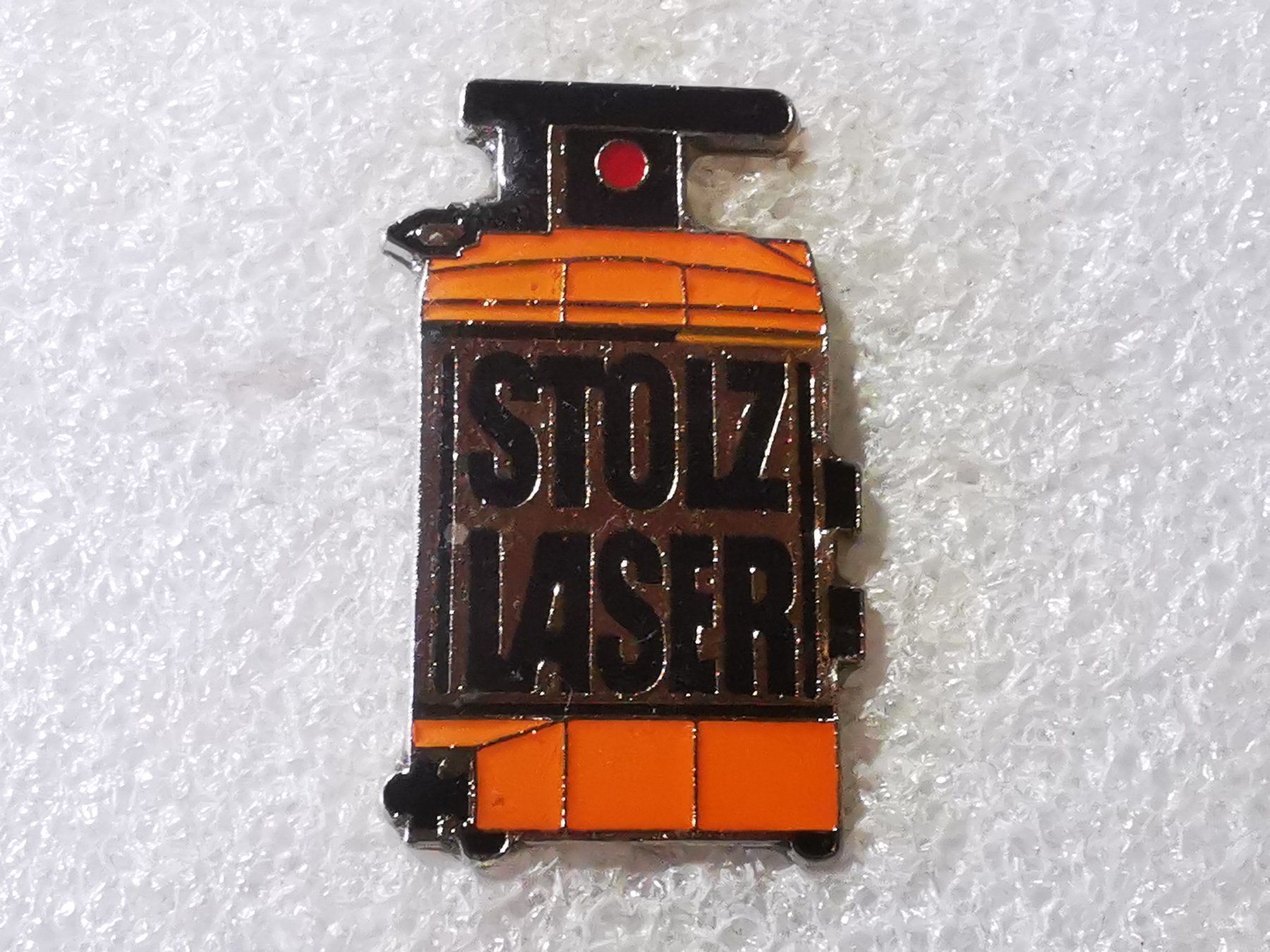 Plaketten & Abzeichen: Ansteckpin 92: Stolz Laser – Gebraucht aus Oppligen von Pin-Fall-Shop