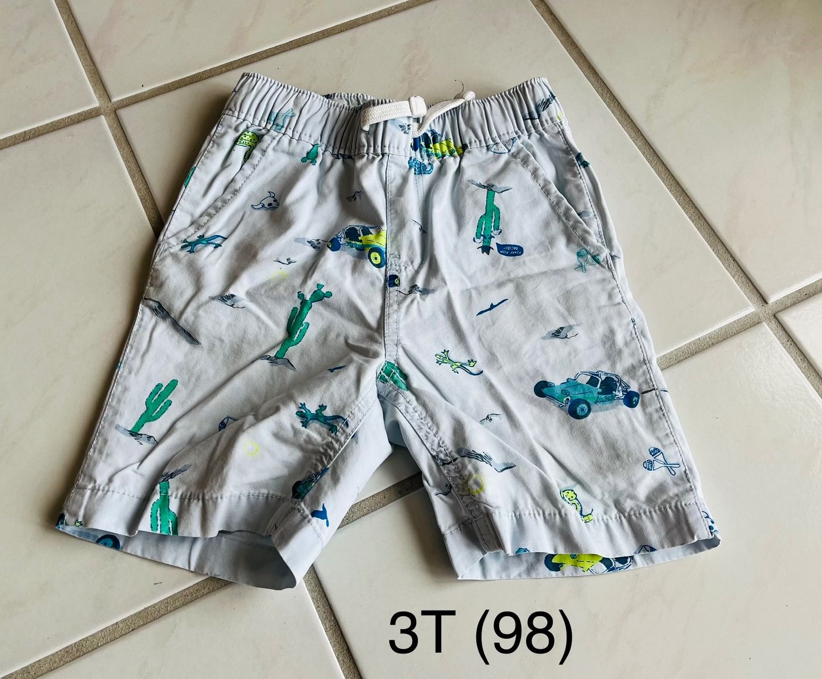 Pantaloni: kurze Hosen, Grösse 3T (98) – Usato da Konolfingen venduto da takkie