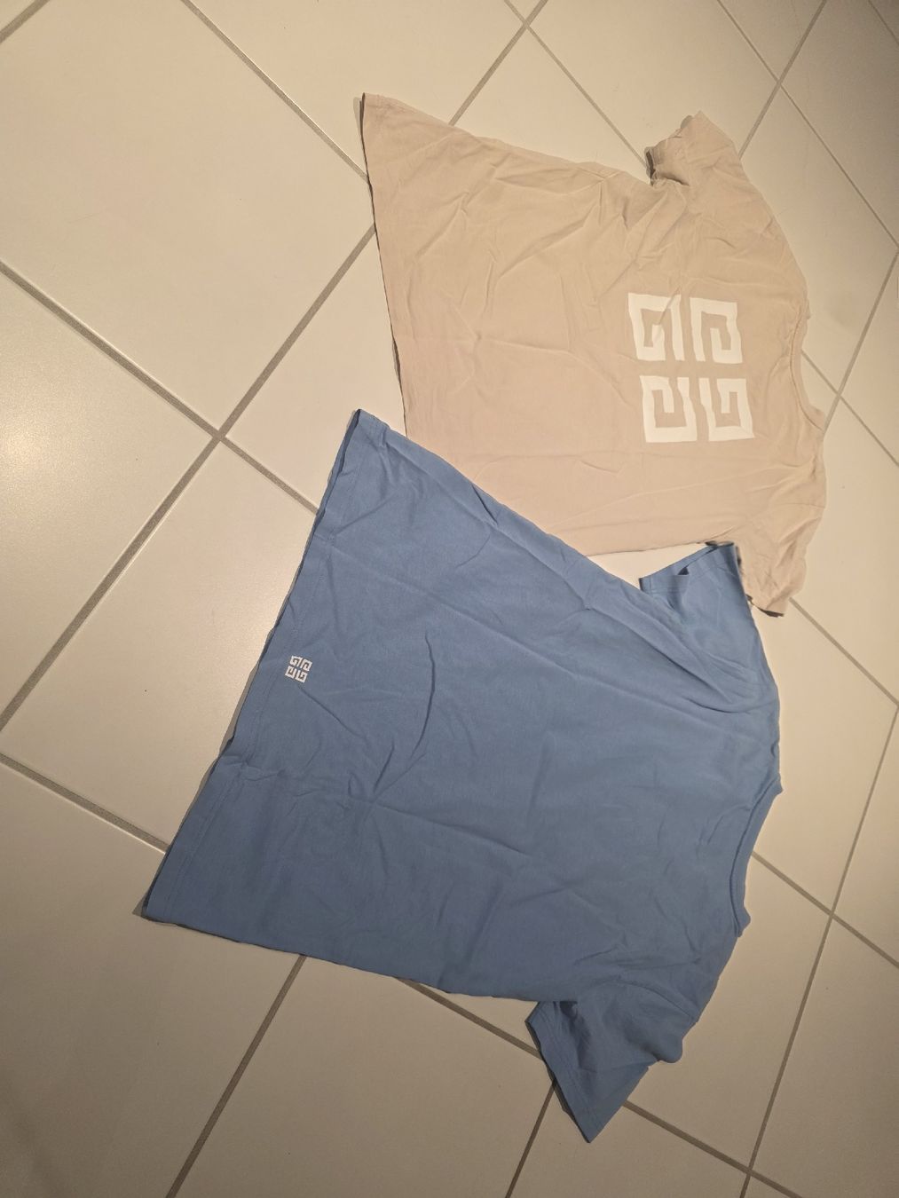 Lots de vêtements: givenchy shirts, grösse 12+ – D'occasion à Mollis par DaKo79 1