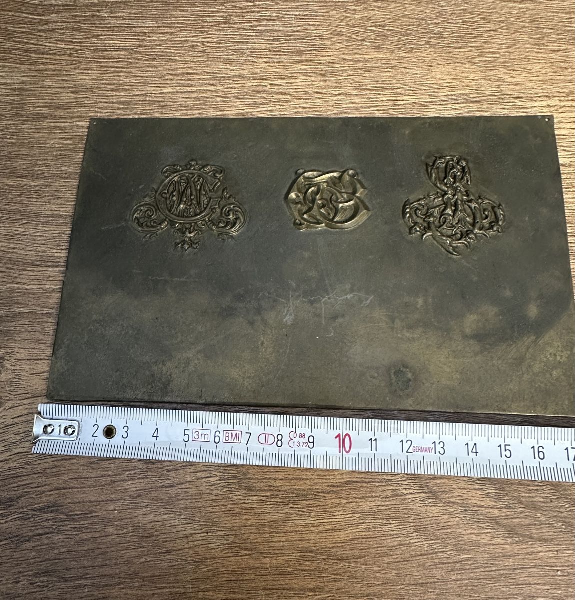 Tutte le decorazioni: Blech mit Form dekorativen Sammlermonogrammen. – Usato da Nussbaumen AG venduto da olitech5415 1