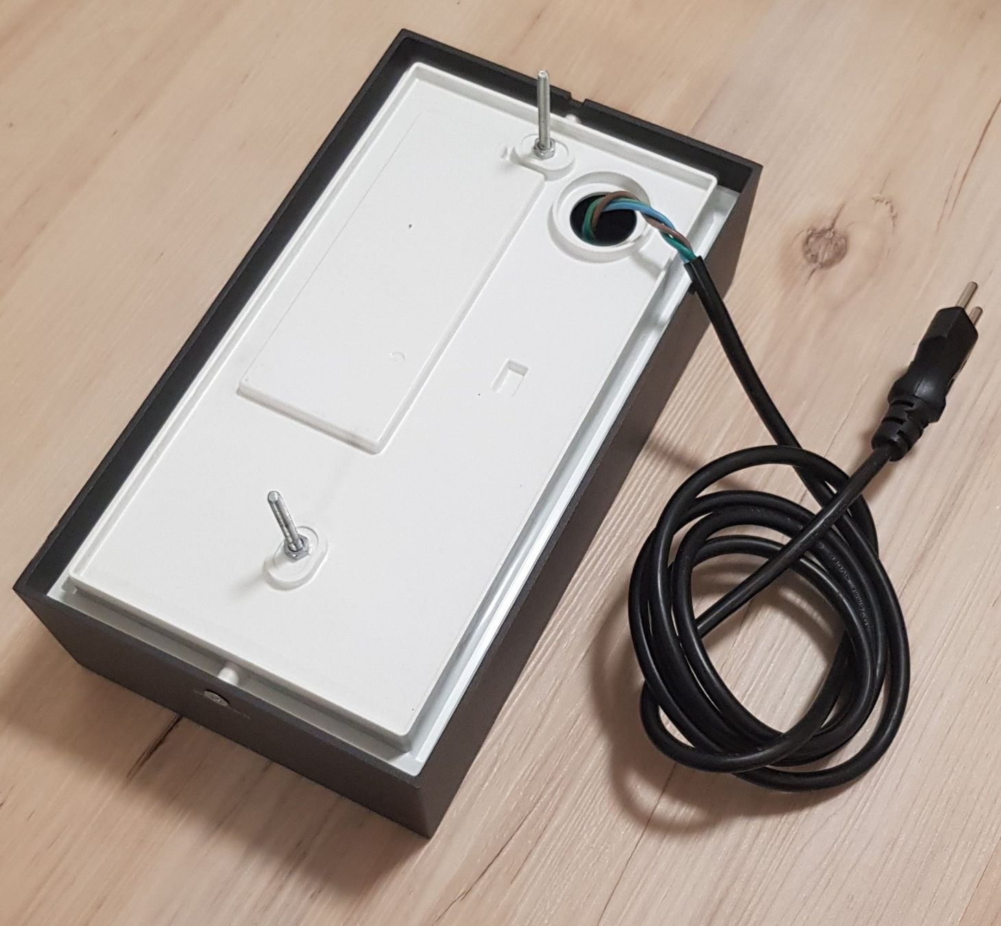 Lampen: LED Aussenwandleuchte Anthrazit mit Kabel und Stecker – Gebraucht aus Winterthur von ScooterBE 2