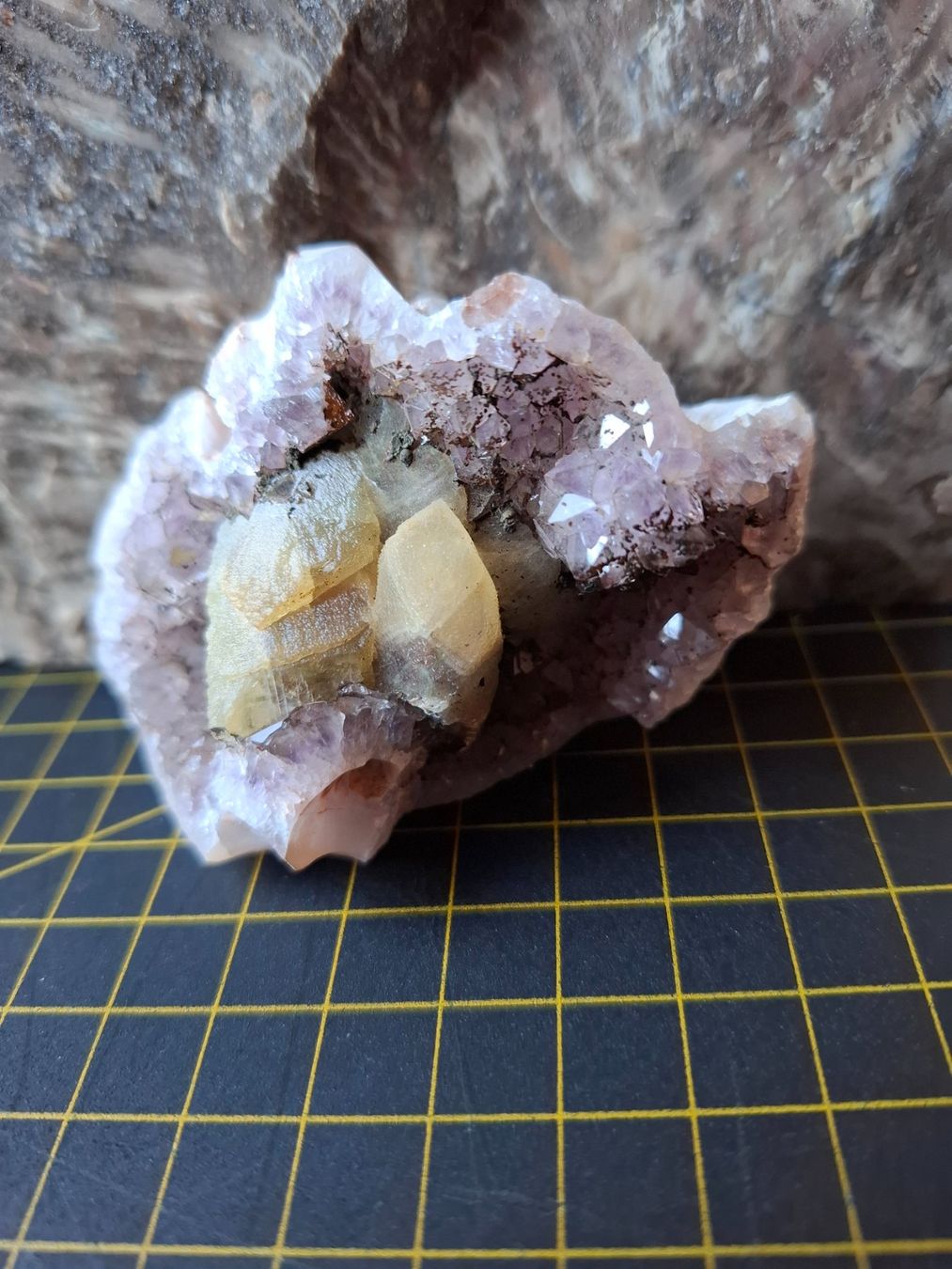 Minerali & Pietre curative: Amethyst mit Calcit – Usato da Zwieselberg venduto da Halifaxmendusli 5