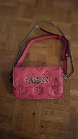 Pinke Guess Tasche mit Silberkette – Top Zustand!
