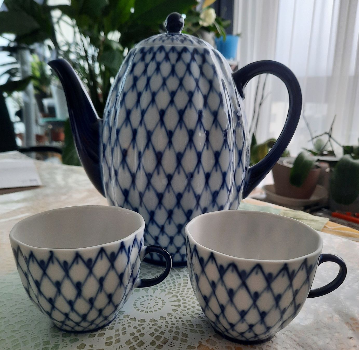 Die Perfekte Harmonie Teekannen Mit Tassen Ein Genuss Fur Alle Sinne