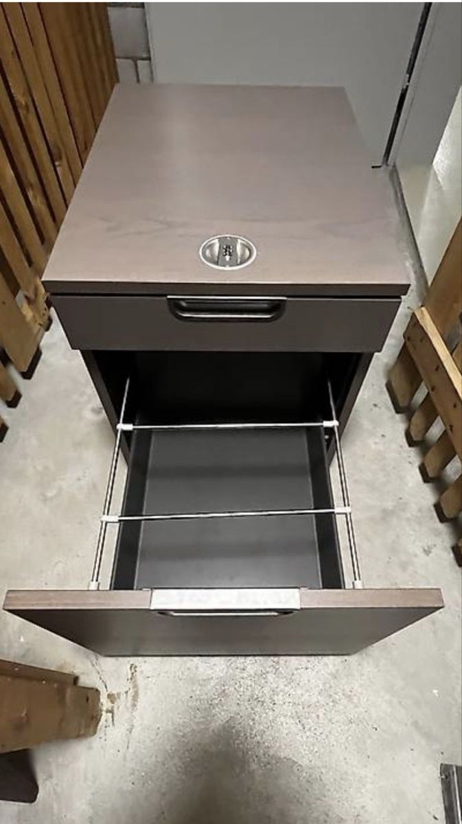 Ikea Banconi: Galant Ikea Büro Rollmöbel mit Schloss – Usato da St.Gallen venduto da auditdi 1