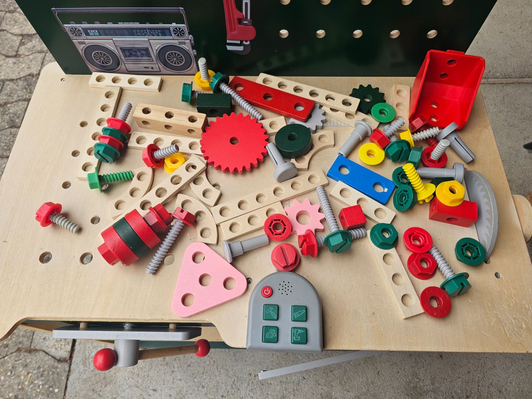 Spielzeuge: Holzwerkstatt/ Werkbank Kinder mit Zubehör – Gebraucht aus Frauenkappelen von Iceman 1