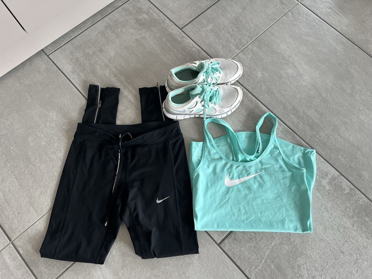 Nike Kleiderpakete: Nike Running Set – Neu (gemäss Beschreibung) aus Stäfa von bambinas