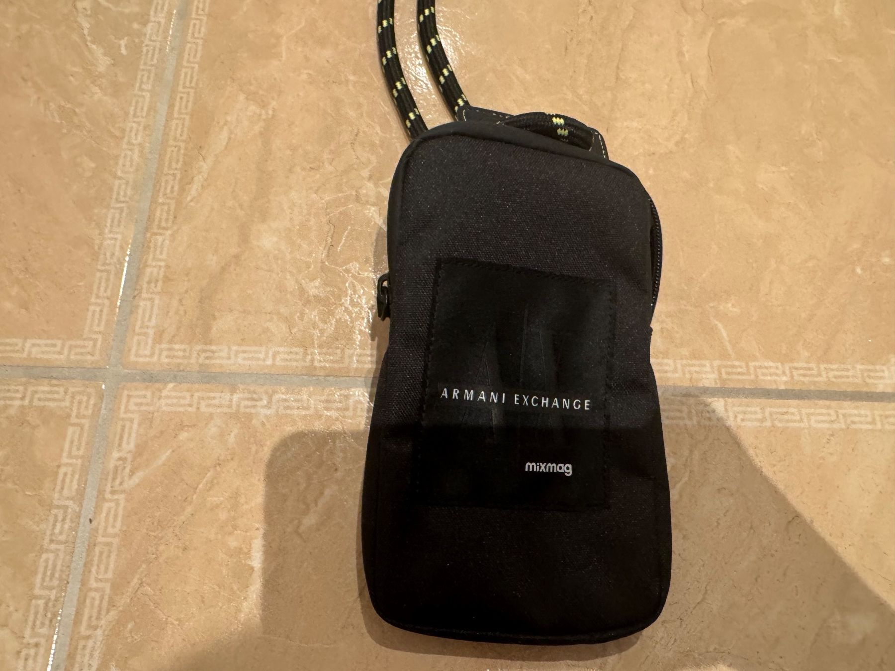 Armani Borse: Armani neue Handy Tasche – Nuovo (secondo la descrizione) da Klingnau venduto da Markus14 4