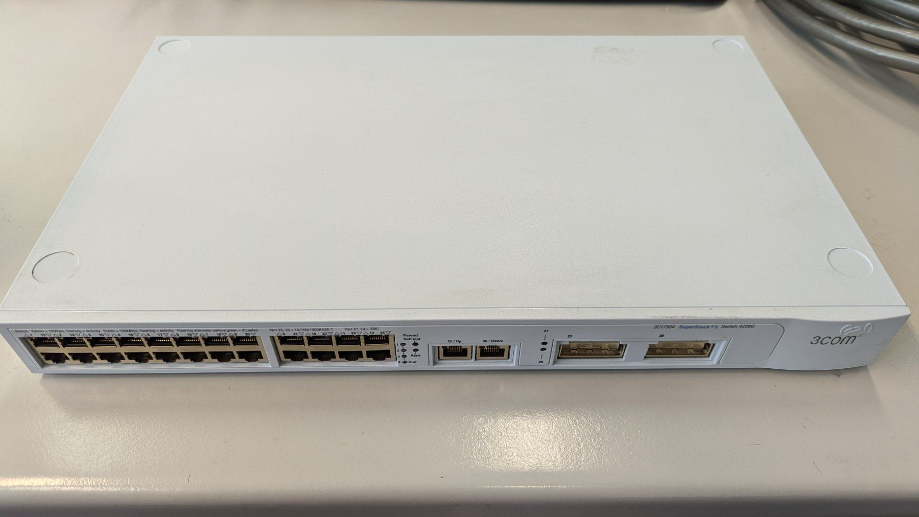 Hub & Switch: 3Com 3C17304 Switch - 4228G – Usato da Glattpark (Opfikon) venduto da Jams02