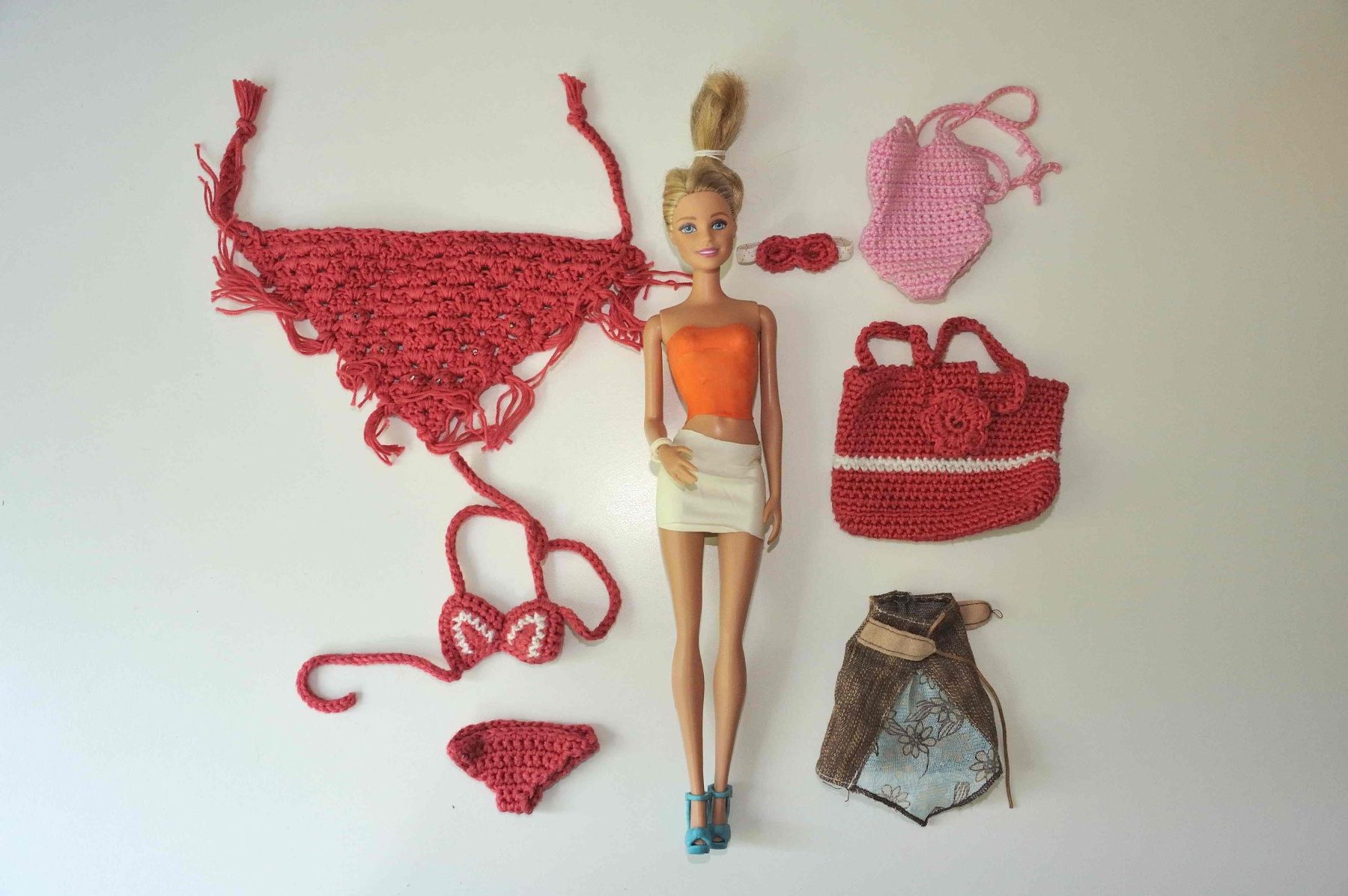 Puppen: Barbiepuppe mit Kleidern – Gebraucht aus Schwerzenbach von floridan