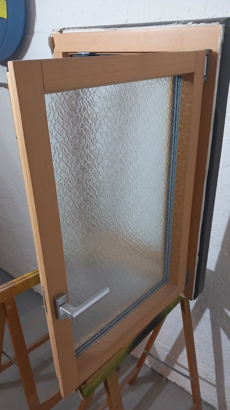 Finestre: Fenster Badezimmer – Usato da Gwatt (Thun) venduto da Sebirt 3