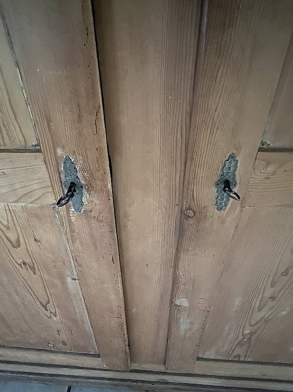 Schränke: Alter Kleiderschrank – Gebraucht aus Sevelen von Pbr0 2