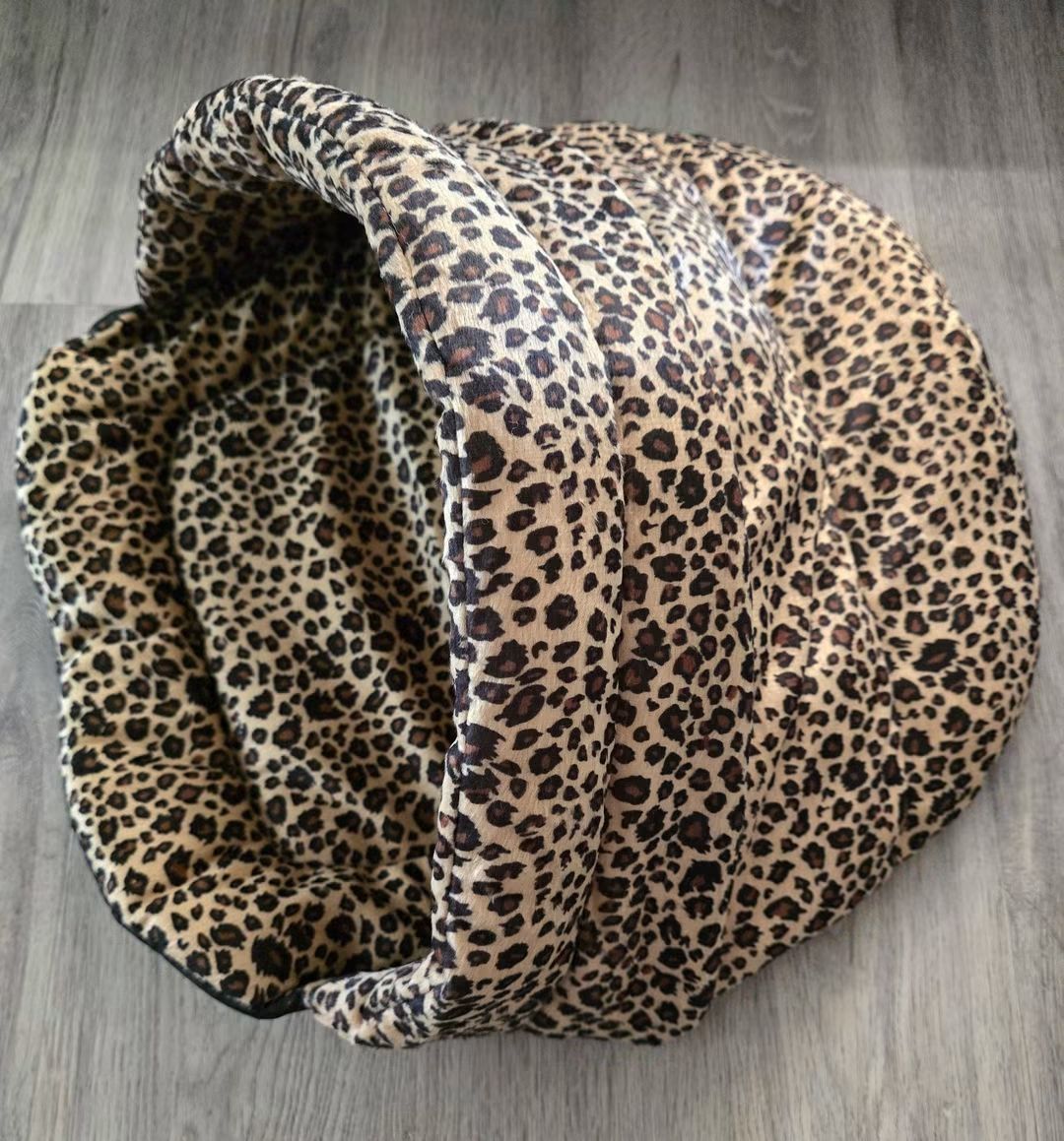 Cucce & Letti: Kuschelhöhle Leo Print – Nuovo e nell'imballaggio originale da St.Peterzell venduto da the2ndchance