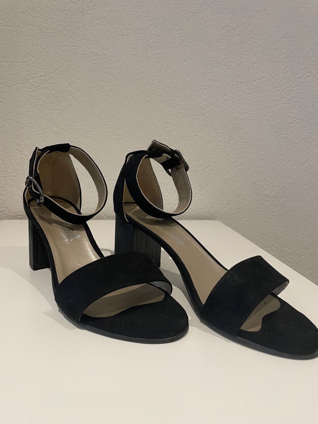Damenschuhe: Sandales noires à talon – Neu (gemäss Beschreibung) aus La Chaux-de-Fonds von 19_po